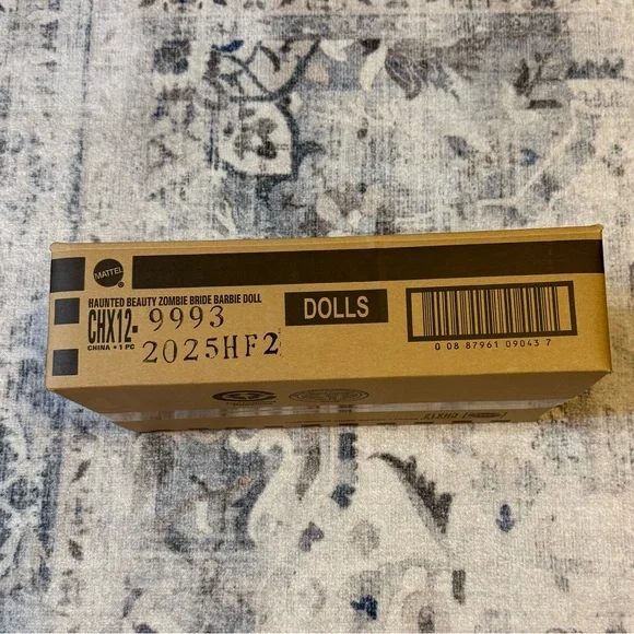 Haunted Beauty Zombie Bride Barbie Doll - Gold Label - Picture 14 of 14